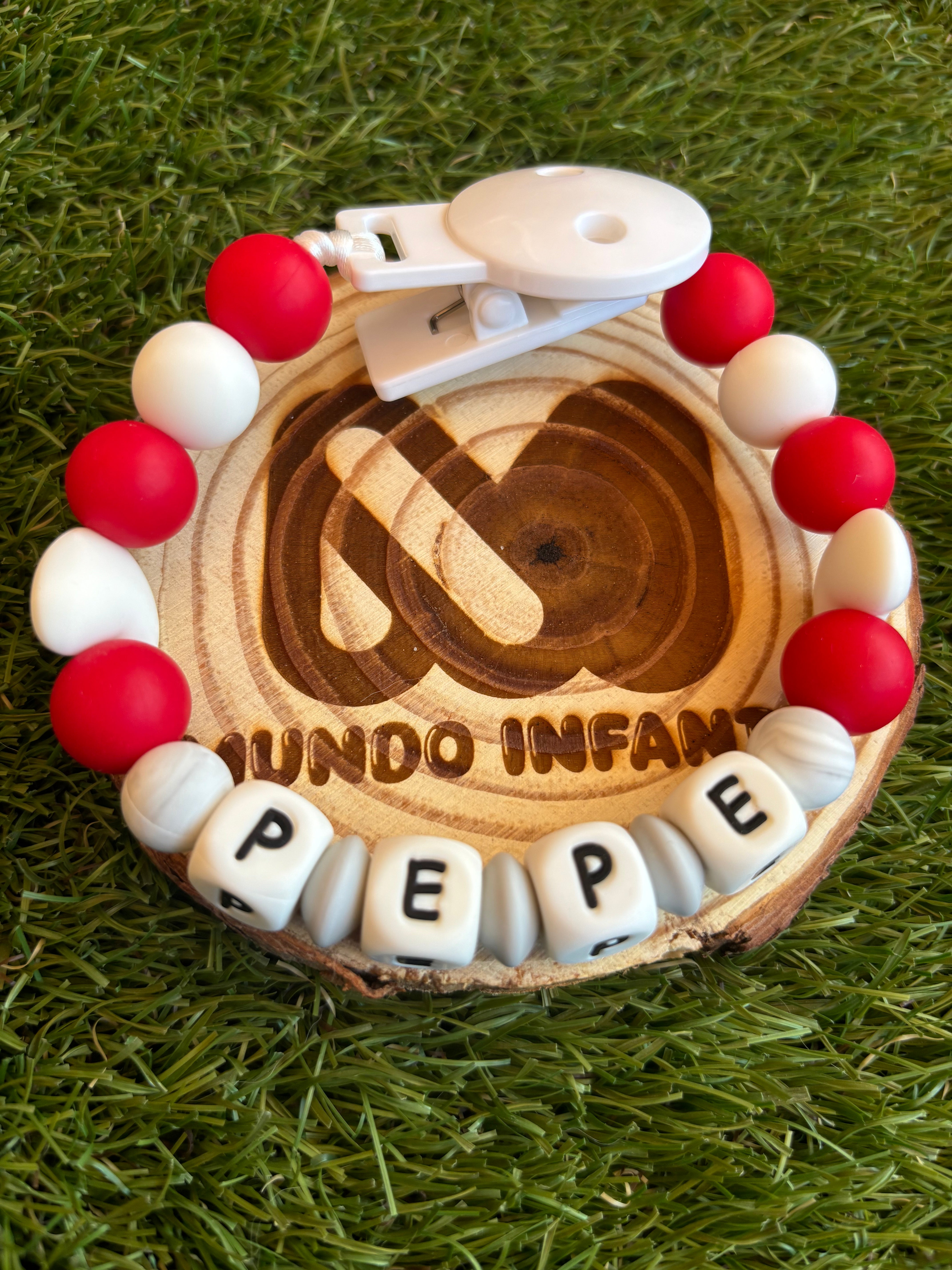 Chupetero personalizado de silicona - modelo corazón - MINI MUNDO