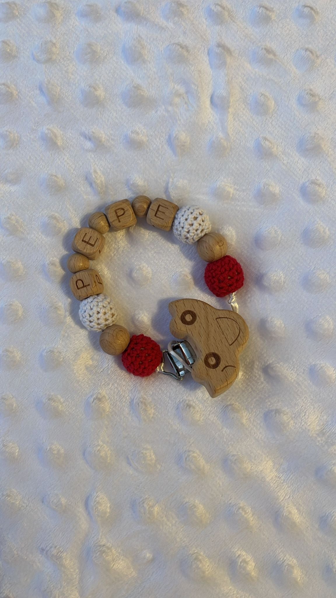 Chupetero personalizado de madera - Rojo y blanco - MINI MUNDO