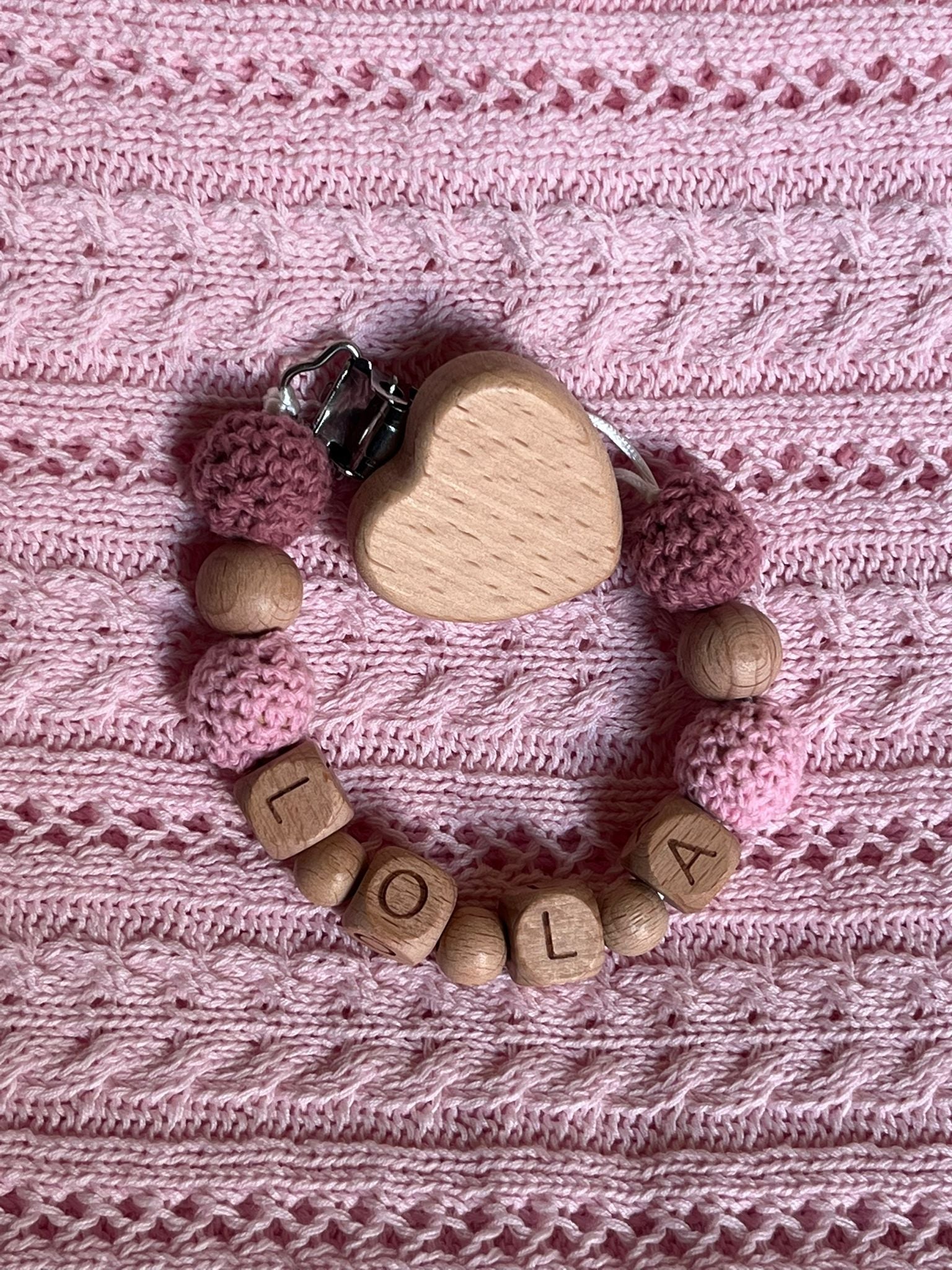 Chupetero personalizado de madera - rosa oscuro - MINI MUNDO