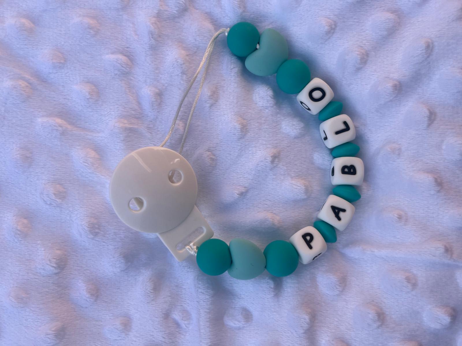 Chupetero personalizado de silicona - modelo corazón - MINI MUNDO