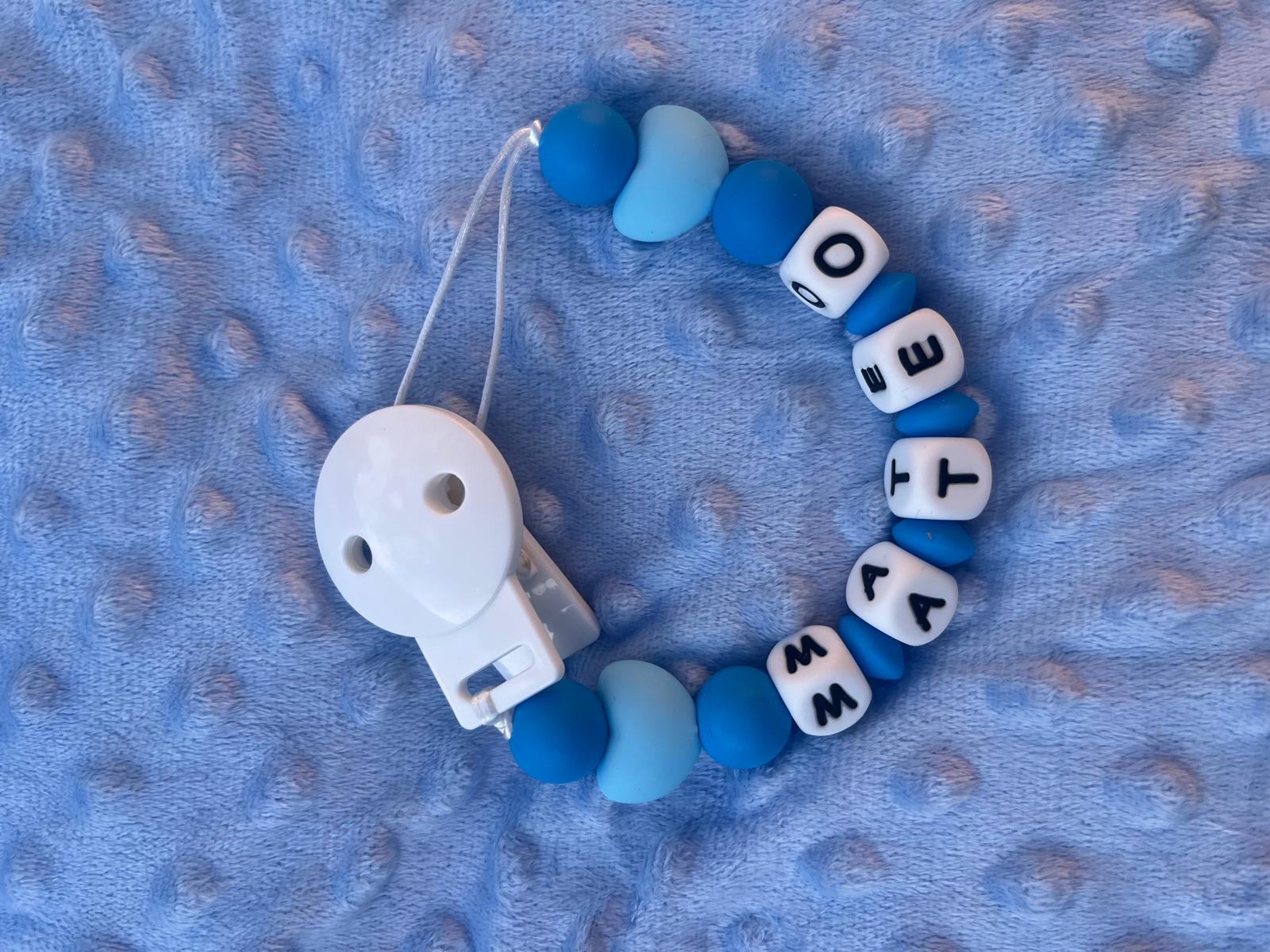 Chupetero personalizado de silicona - modelo corazón - MINI MUNDO