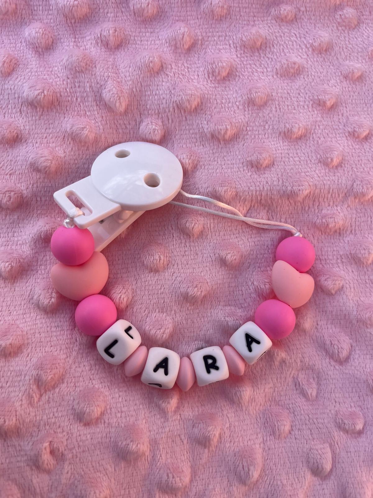 Chupetero personalizado de silicona - modelo corazón - MINI MUNDO