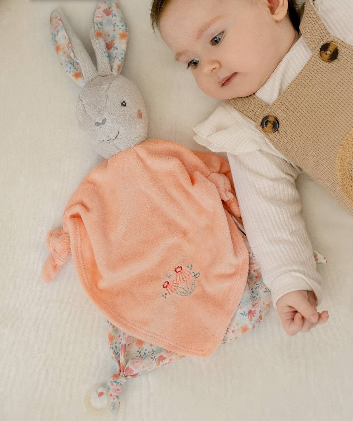 Doudou - Conejo naranja y gris - MINI MUNDO
